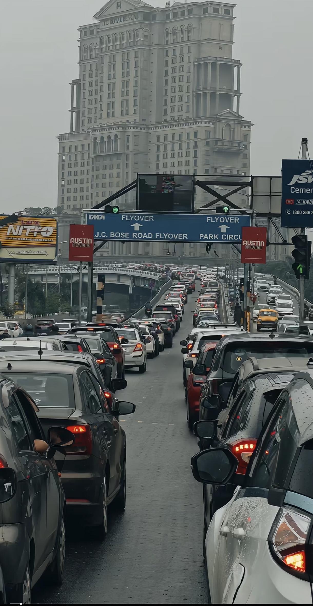 印度加尔各答，还不错呀，一眼感觉20年前的广东，就是天气灰蒙蒙的，好像雾霾很重。