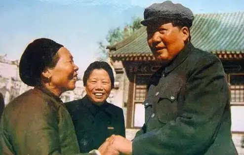 中国人永远记得黄继光“你牺牲了一个儿子，我也牺牲了一个儿子，他们牺牲的光荣，我们