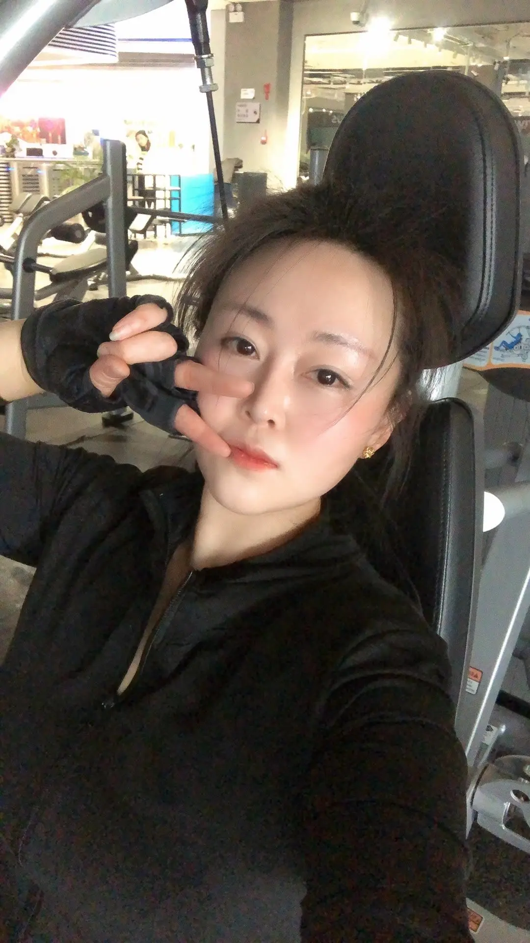 别看外表，我其实就是废物一个，摔倒就爬不起来的人，我知道我根本好不了了...
