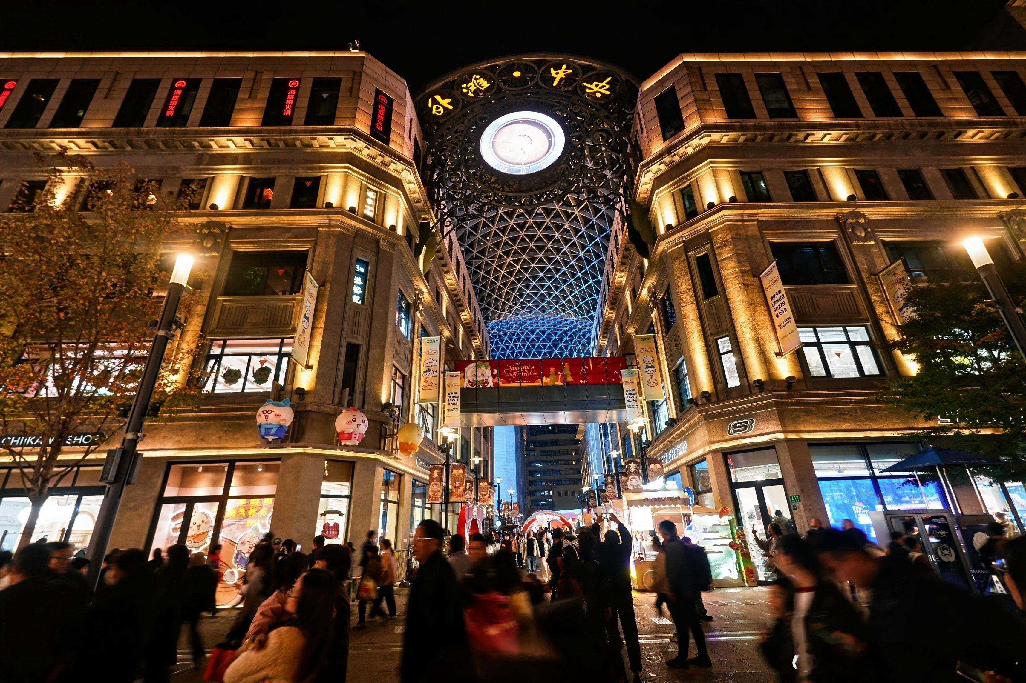 十二月的上海到处是奇迹上海又到了一年中最幸福的时刻 上海十二月的幸福藏在南京路！