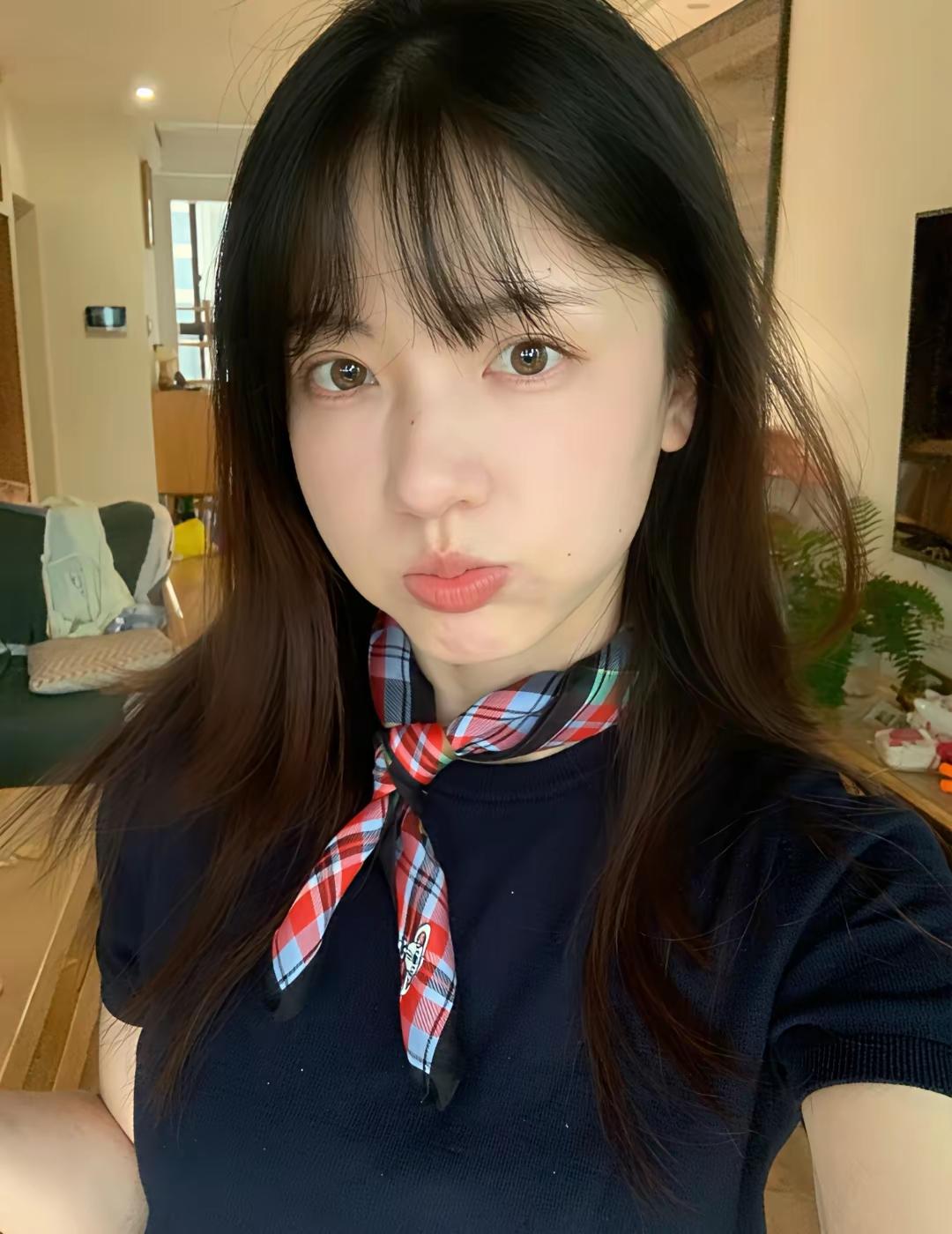 今天穿得有点学院风哦。清纯系穿搭