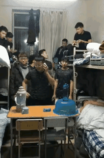  男人至死是少年，梦醒方知世事艰
    