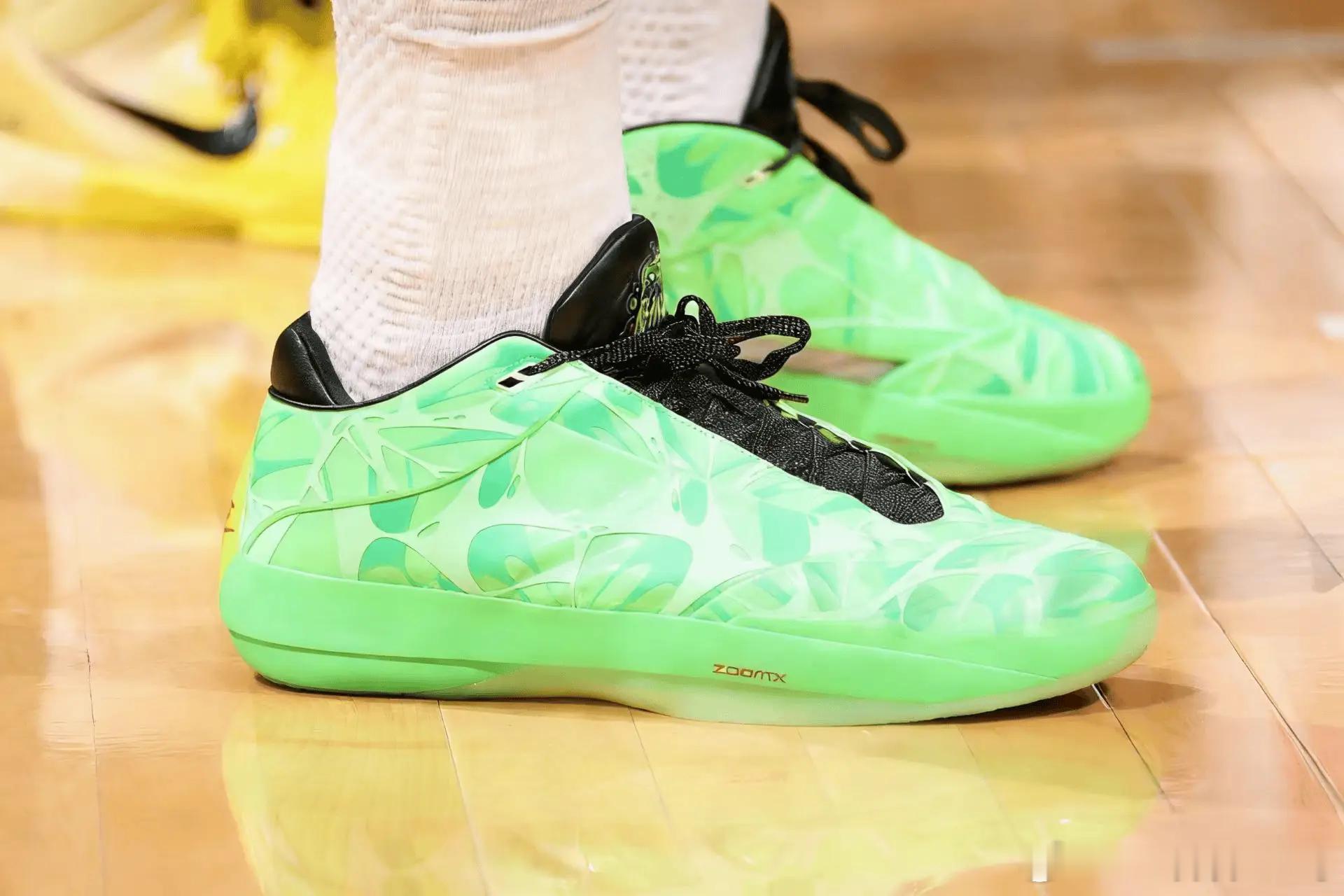 班凯罗三分绝杀 nba 班凯罗 班凯罗穿着苹果绿AJ40，砍下30分14篮板6助