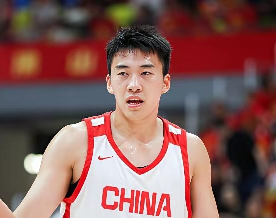 中国男篮！
大家发现没，今晚男篮热身赛佛山站G2继续进行，中国男篮对阵乌拉圭男篮