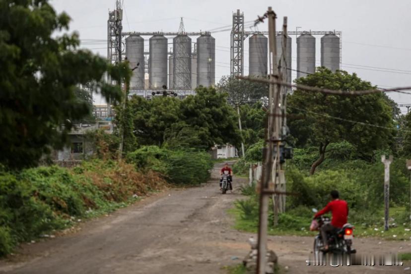 英国《金融时报》1月11日报道，在美国对委内瑞拉实施军事打击并控制委能源资源的背