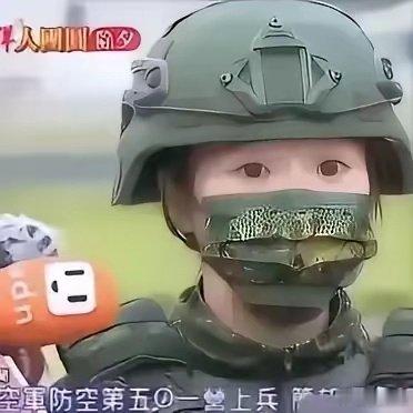 戴着口罩就是具有欺骗性，这个萌呆欺骗了多少人？ 到底哪个是真人 