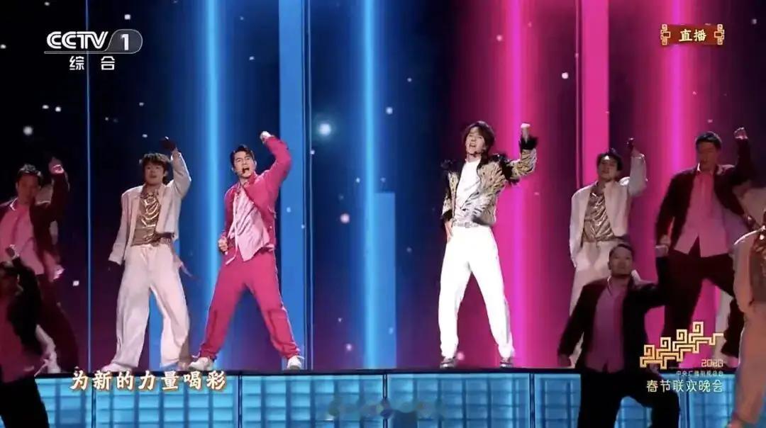 61岁的郭富城比我还有活力！1965年出生的郭富城与王一博合作表演唱跳节目《闪耀