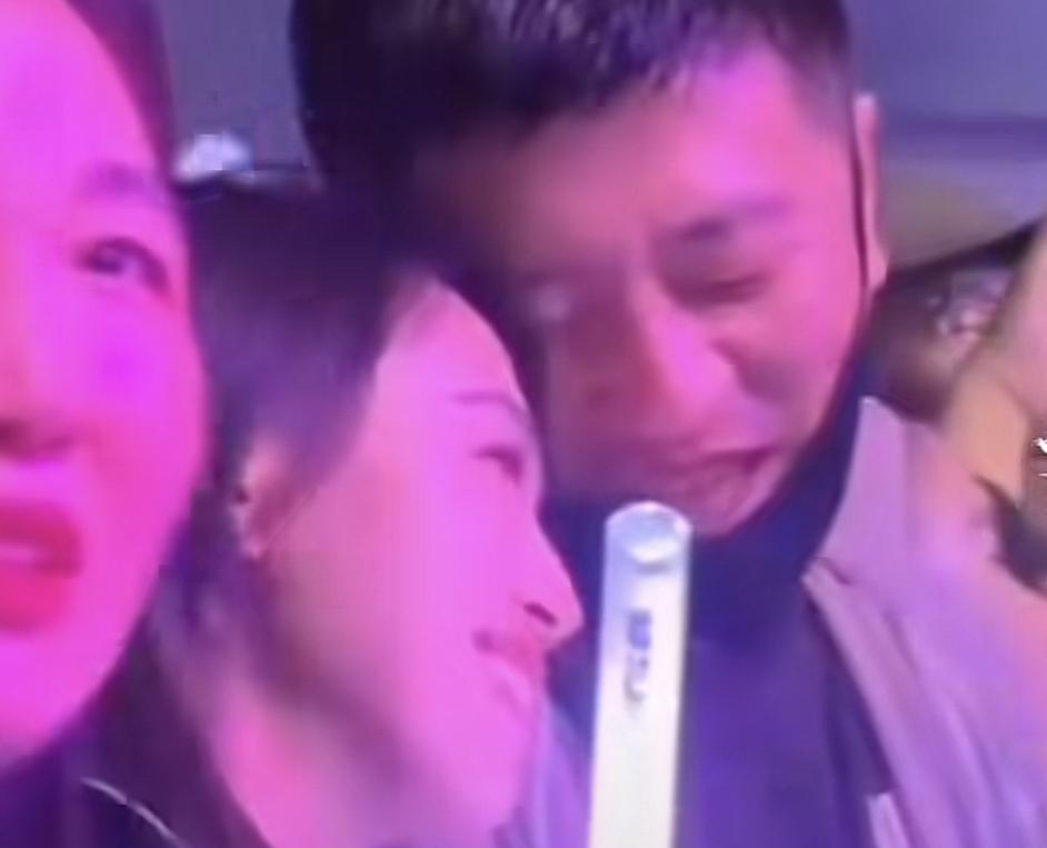 张雪峰心源性猝死享年41岁，一代教育界的传奇人物终究是谢了幕，那他的公司又该何去