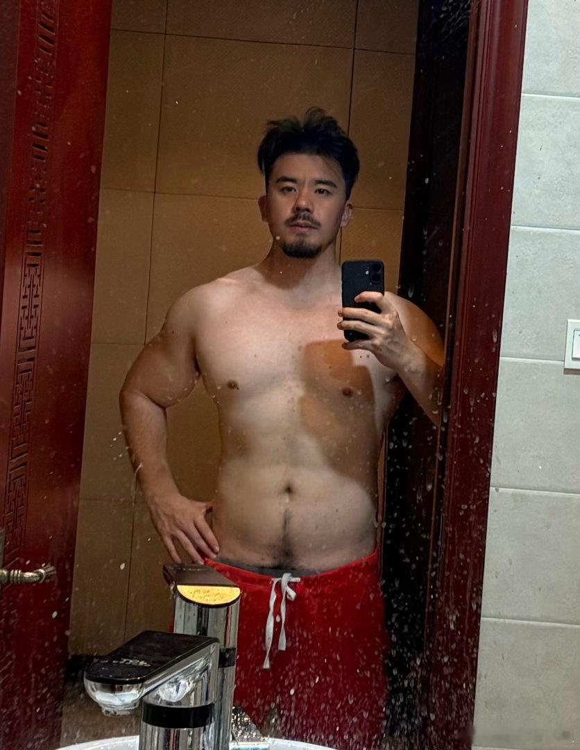 真我本色，原相机直出刷脂刷的生无可恋…… 