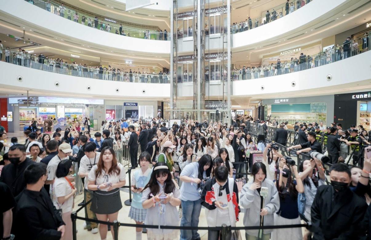 林子烨线下活动人气难怪买股林子烨这人气，这阵仗，无论放在哪里都是相当优秀了 