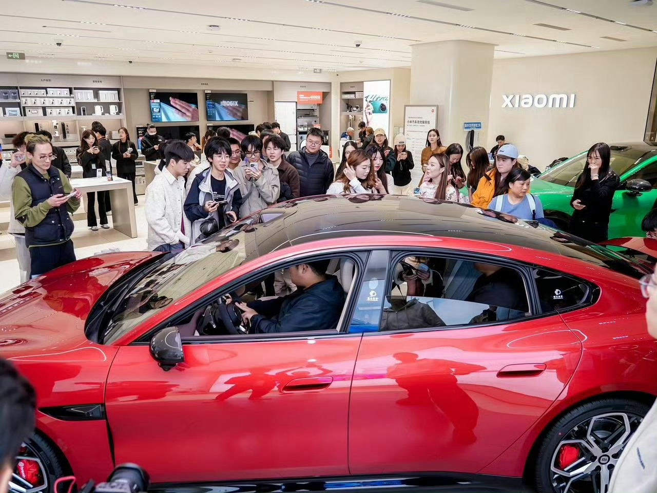 新SU7上市34分钟锁单破1.5万台，不是偶然的热度，是中国新能源汽车从政策驱动