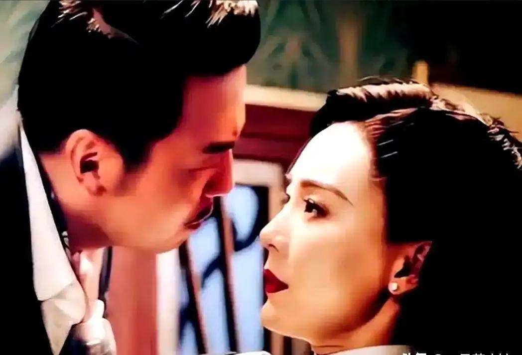 别吹演技了，雷佳音这场吻戏差点拍吐。
 
不是夸张。2018年《和平饭店》片场，