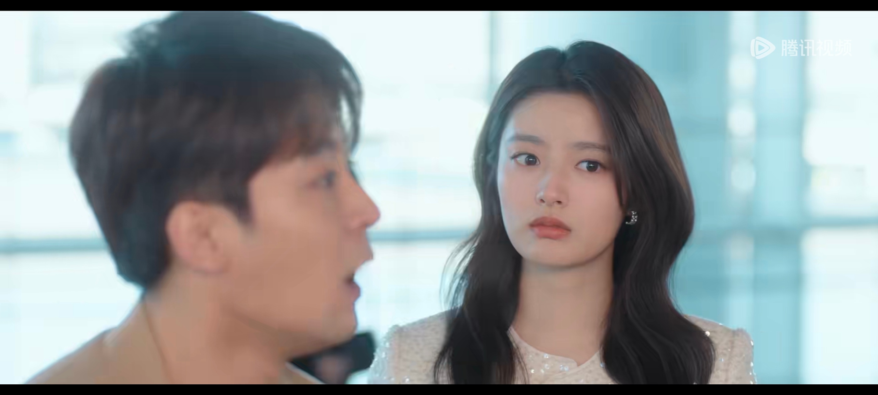若晗演的比小林还好点儿但是👄经常下意识张着 ​​​
