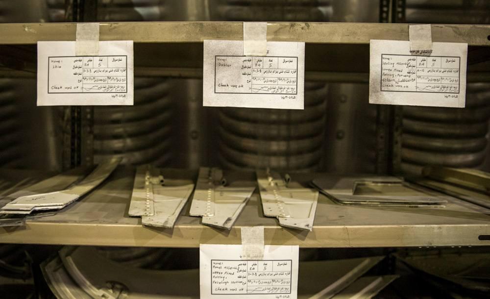 猫宁。伊朗空军F-14波斯猫维护保养作业 