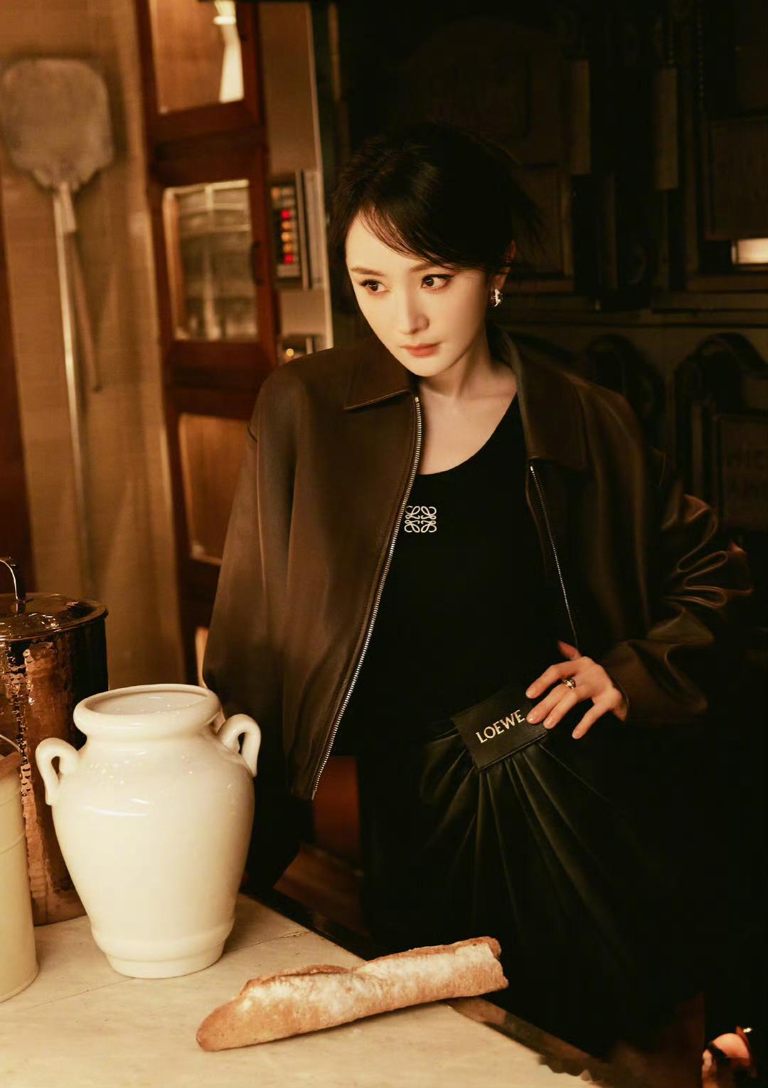 杨幂  🦊杨幂prada品牌代言人 过去很美好，但是我不留恋。明天也许我会失去