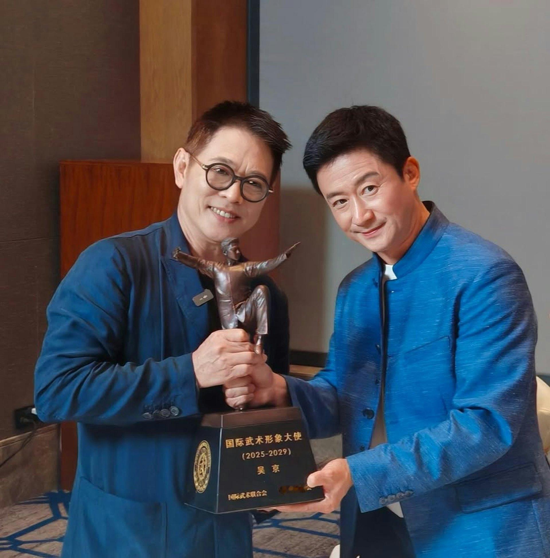 李连杰在社交媒体上分享说：“在过去18年里，我一直非常谦卑且荣幸地担任国际武术联