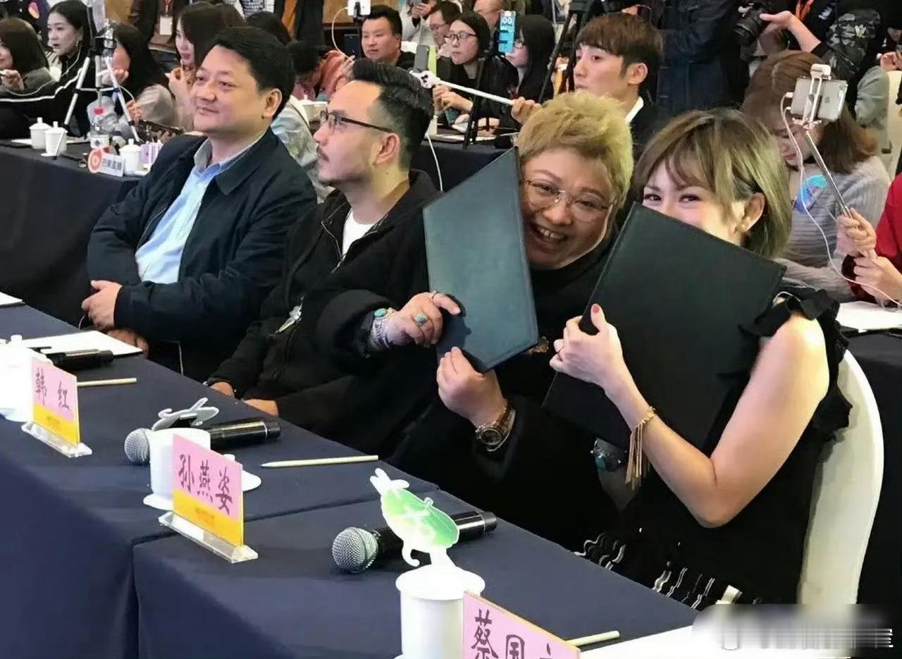 韩红喜欢孙燕姿啊？[疑问]隔壁汪涵帅气十足 ​​​