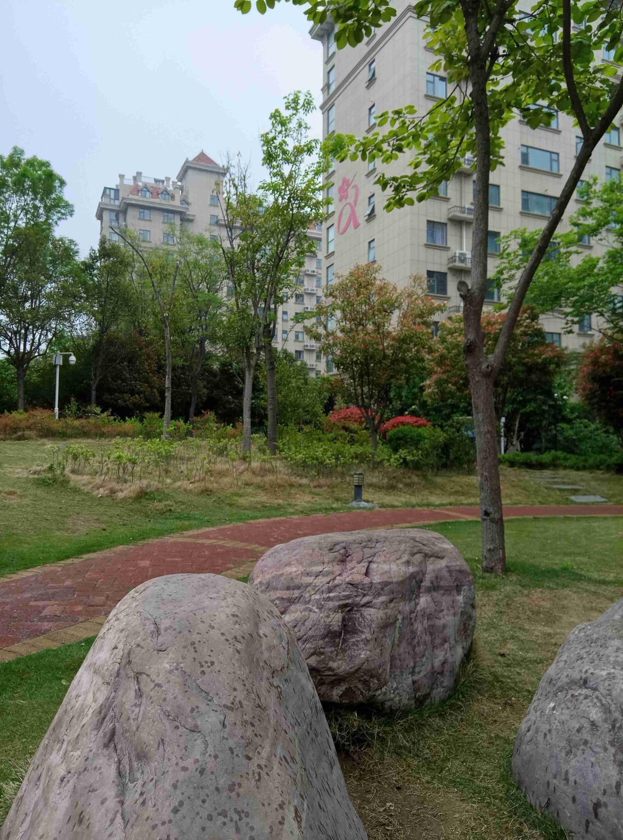 我的今日状态：😭伤心难过
我这里的天气：🌧下雨
1. 无端丢物惹心烦，今日阴