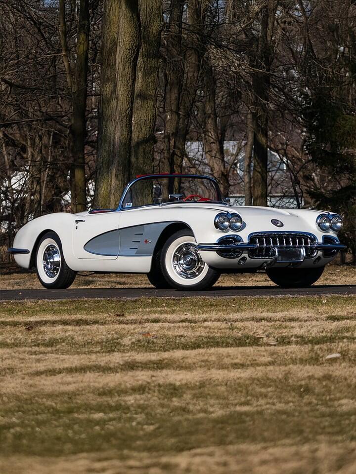 【传奇的起点—科尔维特敞篷】在美国跑车史上，有一个名字永远与“每立方英寸一马力”