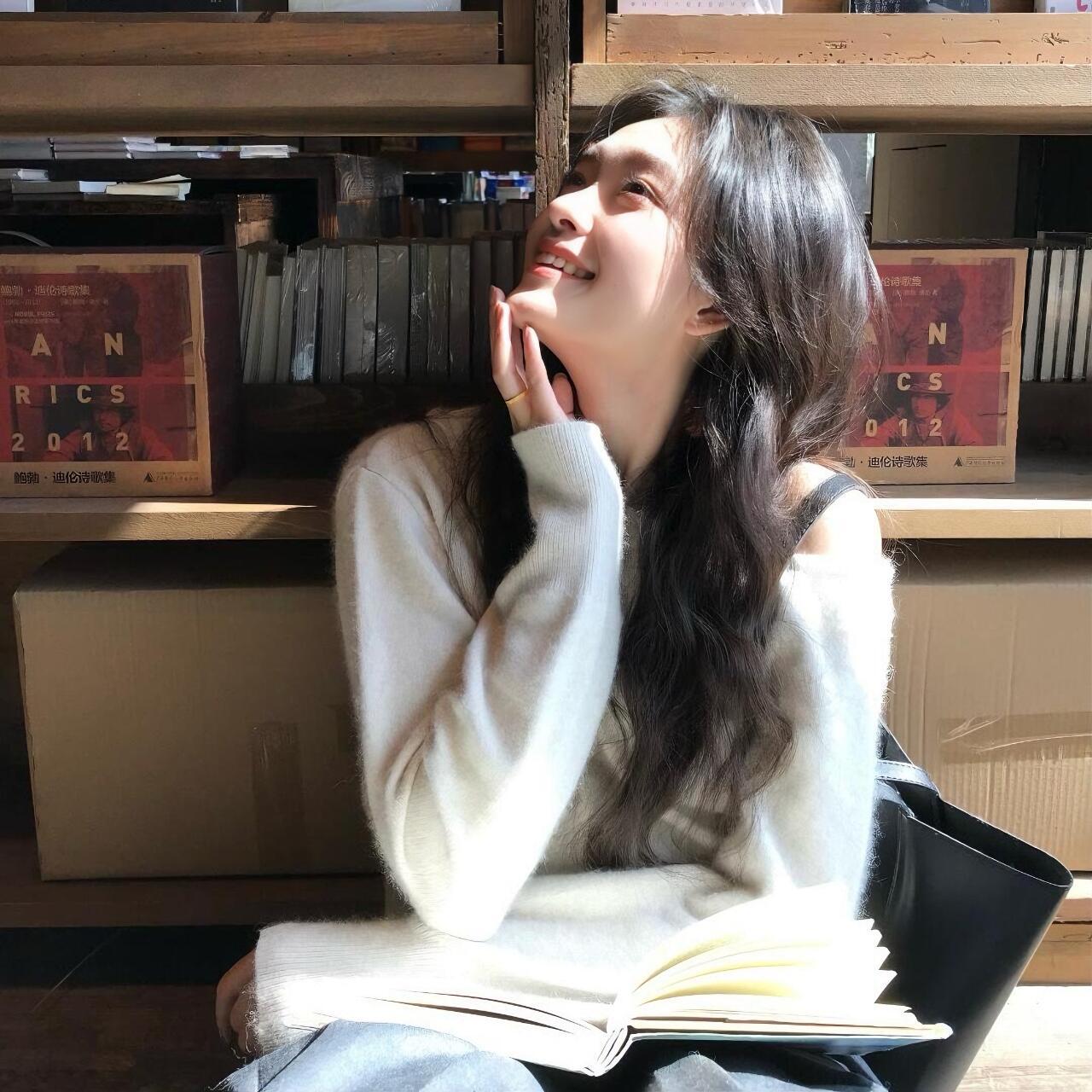 我用了很多方法试图找回我的睡眠 比如音律 酒精 药物 但凌晨四点还是无法入睡 我