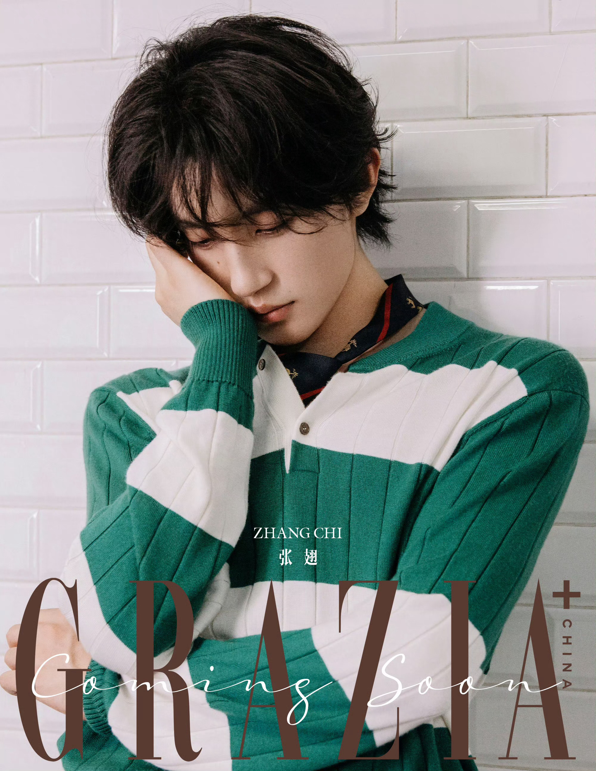 演员张翅登上《红秀GRAZIA+》最新一期封面人物，取景于巴黎，三套造型风格层次