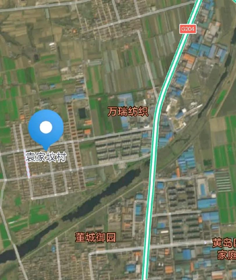 袁家坟村位于青岛胶州市洋河镇东南部，距镇驻地15公里，东与原胶南王台镇大朱杨村、