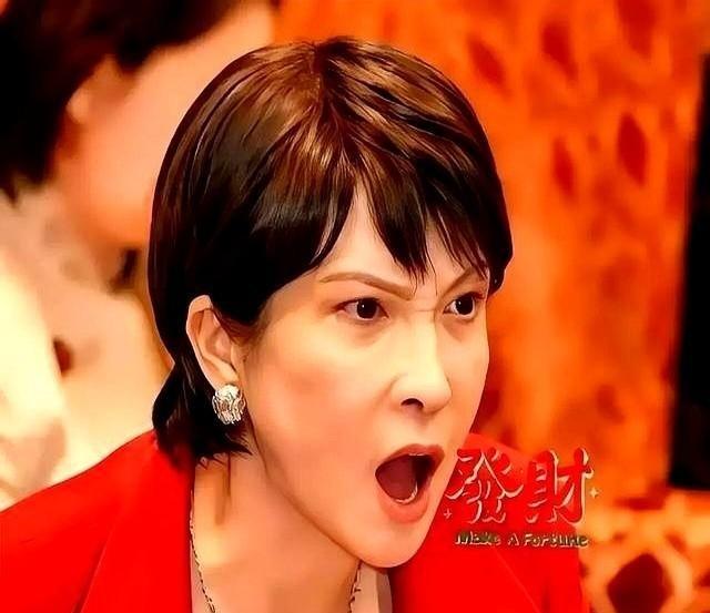 日本那边最近有点不对劲，餐馆、酒店、养老院，跟约好了似的，一片一片地撂倒人。
