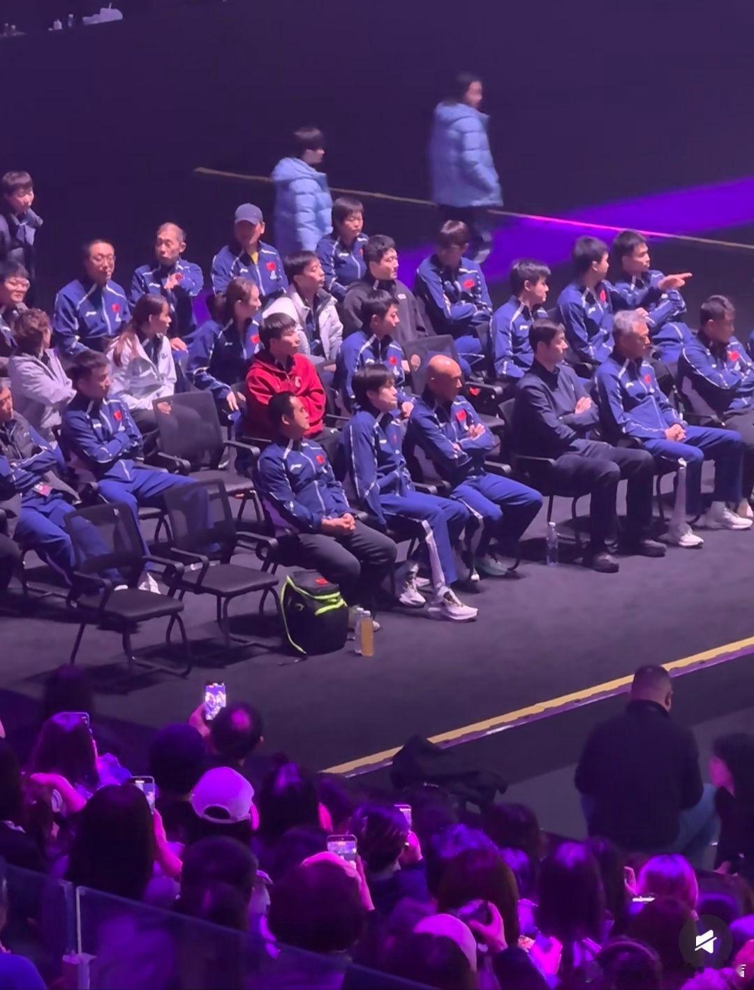 孙颖莎王楚钦来观看比赛了。中国乒乓球队 重庆冠军赛 