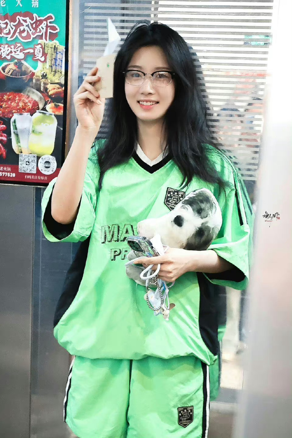 #卢昱晓出妆前后生图#卢昱晓新剧出妆路透🈶，出妆前后反差感好足，出妆前包A的，
