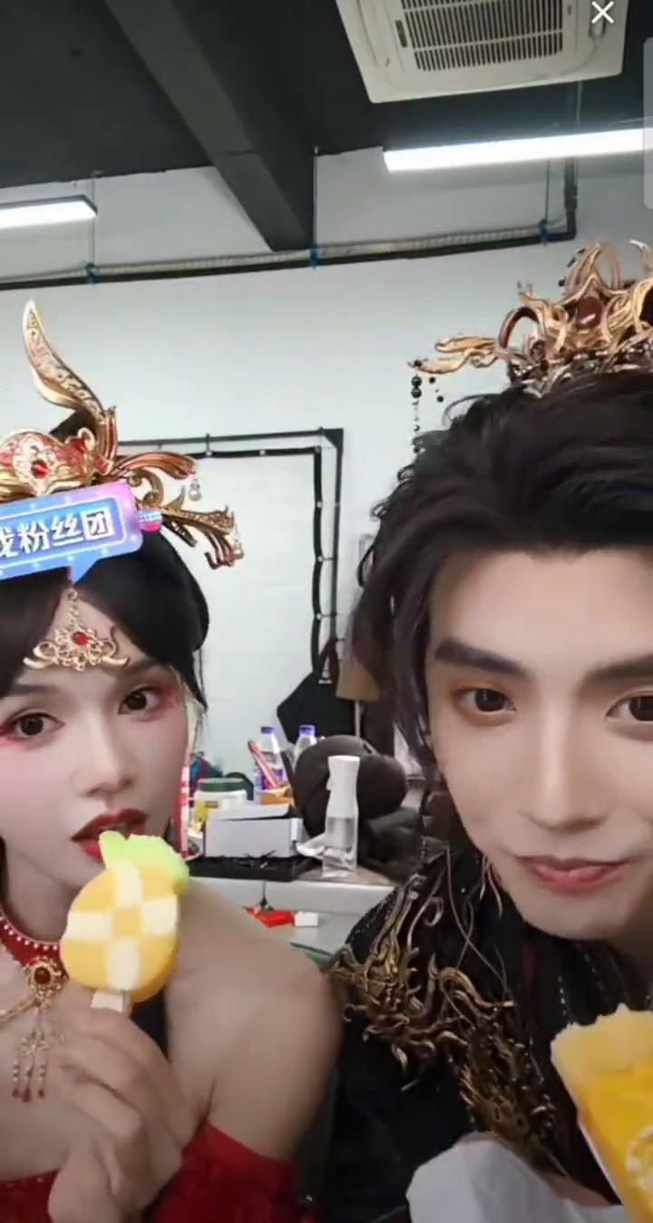 让小刘谢你了，快点念，感谢。马上凭老师的心情给我快。老师，帮帮手。救命，我刚说完
