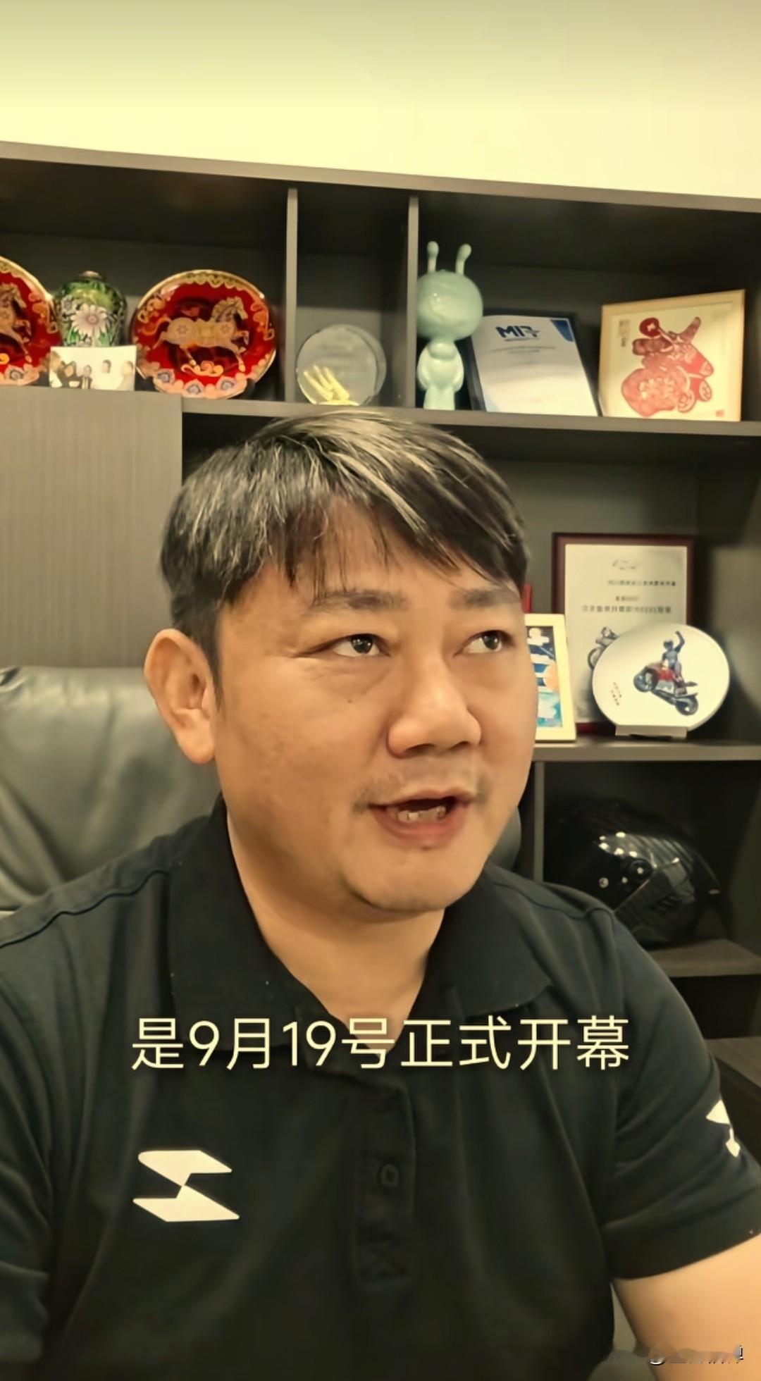 张雪跑完新疆大海道拉力赛，返程在哈密采购了两吨哈密瓜和一吨葡萄干，还专门请来新疆