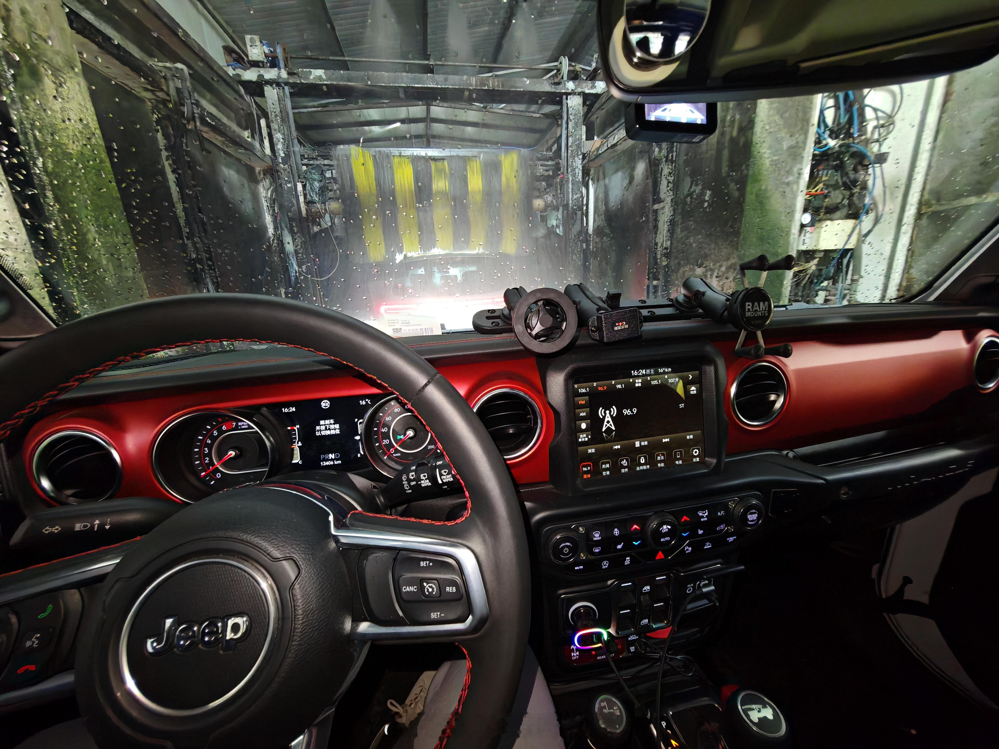我的习惯：想解压洗车，要思考洗澡#我与汽车的日常##jeep牧马人# ​​​