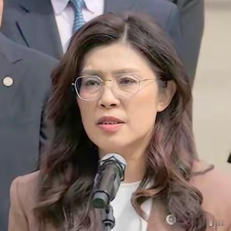 台湾岛有二人最“狂”[赞]

一个一心要走“台独”路

一个承认“九二共识” 但
