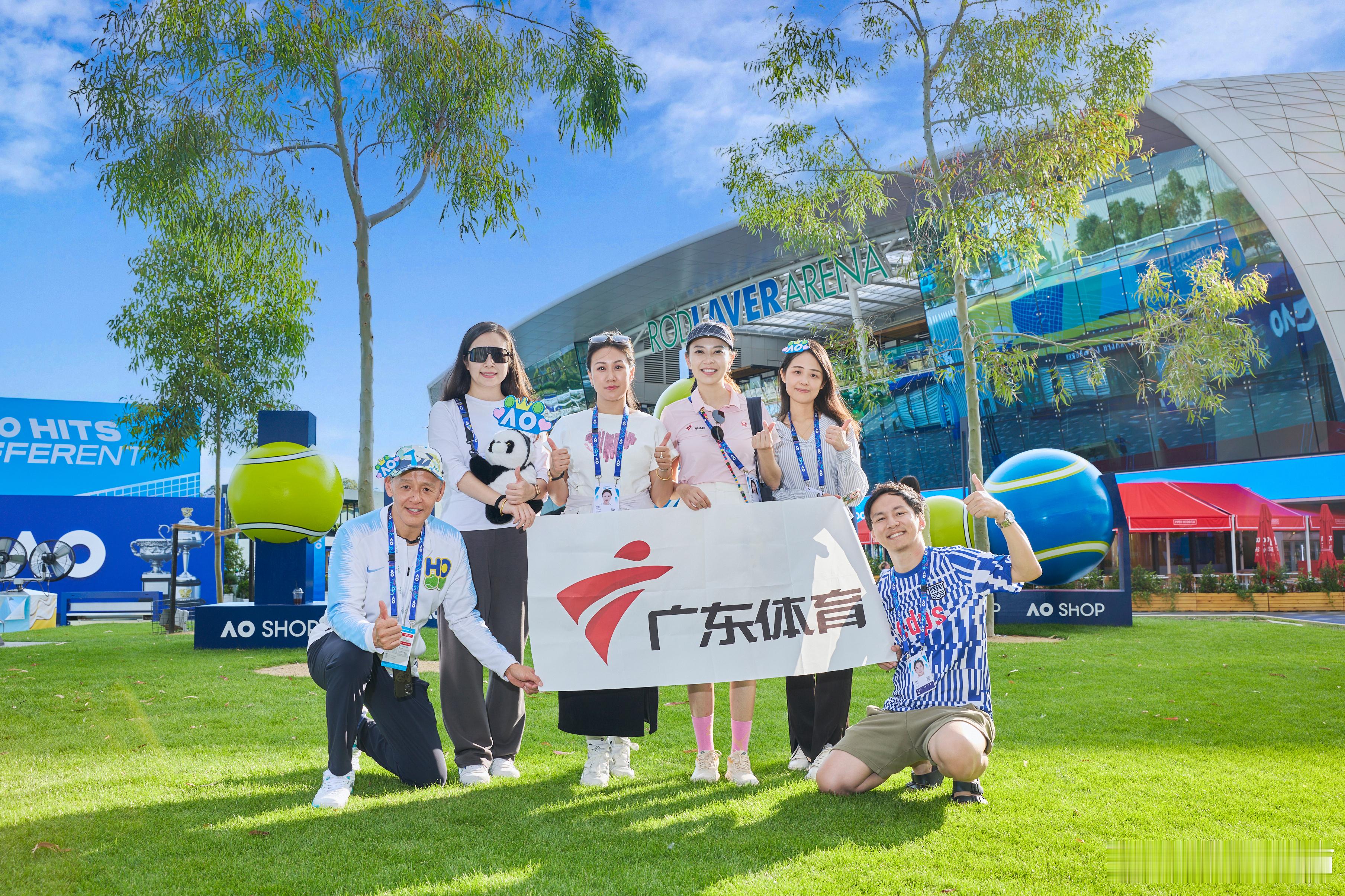 澳网的大湾区身影！广东电视采编团队亮相澳网ROD LAVER ARENA！著名主