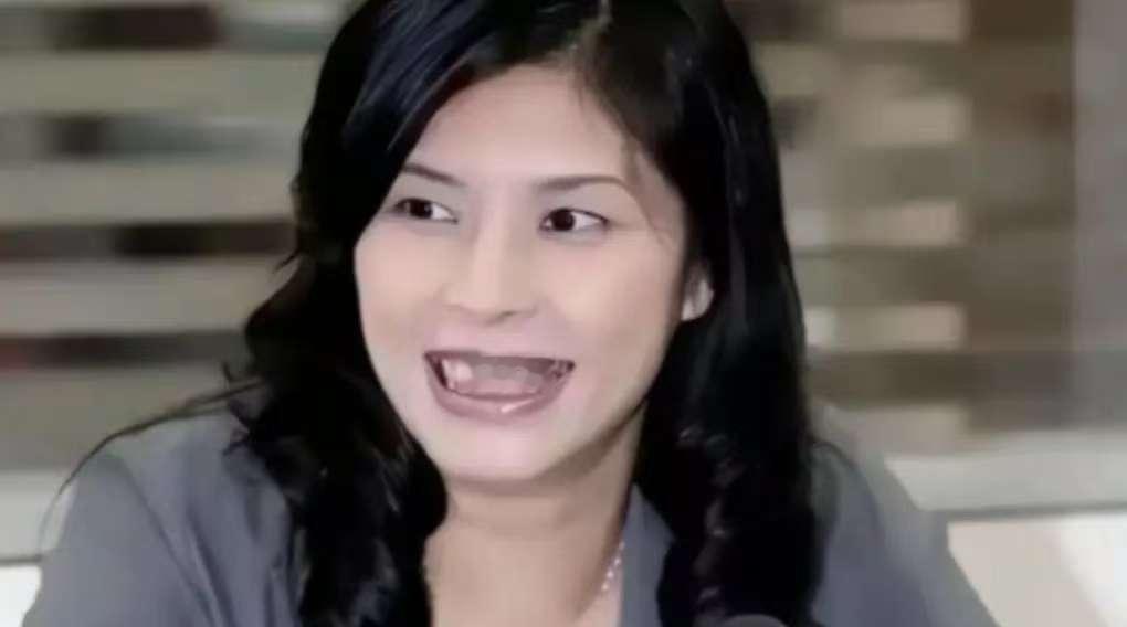 郑丽文太聪明了，主持人提问她去大陆打算先见谁？这个问题像颗小石子扔进平静的湖面，