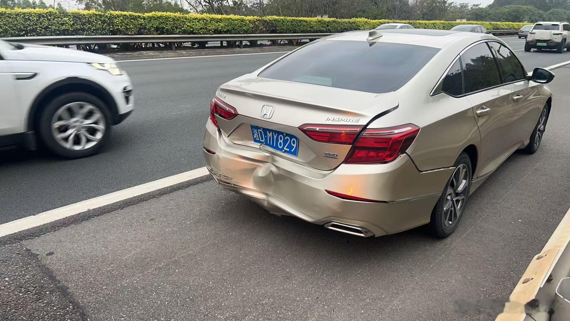 小瑕疵，被蚊子叮了一口 