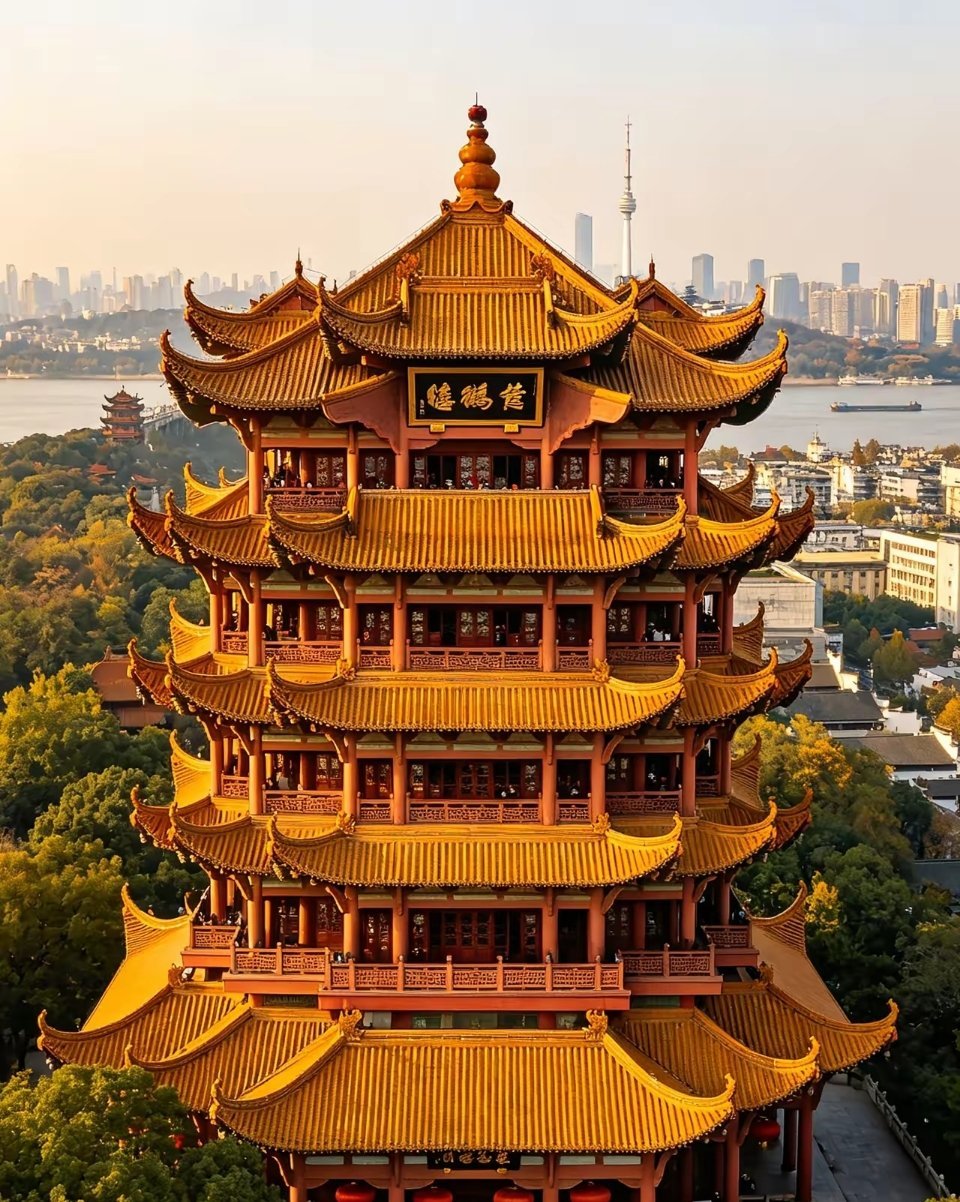 中国千古流传四大名楼，你能说出几个？❶ 湖北武汉  一一黄鹤楼❷ 湖南岳阳 一一
