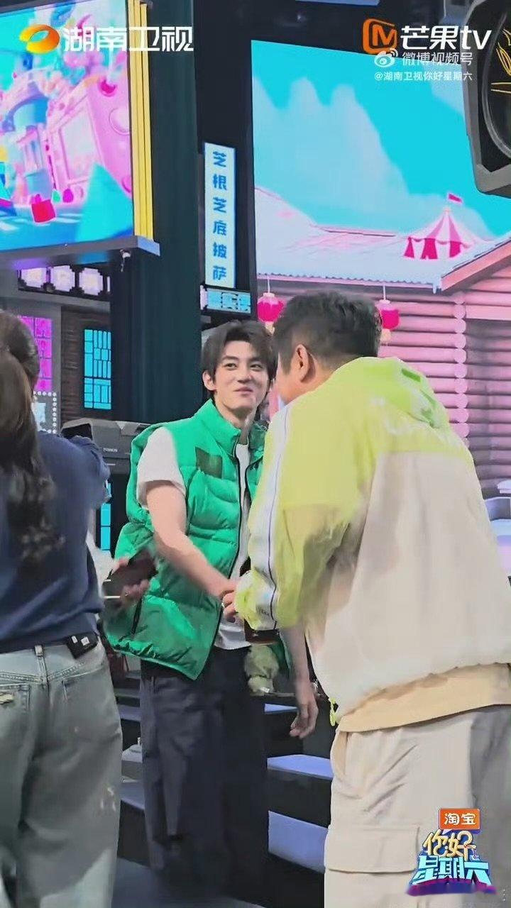 你好星期六马丽范丞丞穿蓝色没告诉乔杉马丽喊范丞丞儿子 马丽范丞丞互动太自然，母子