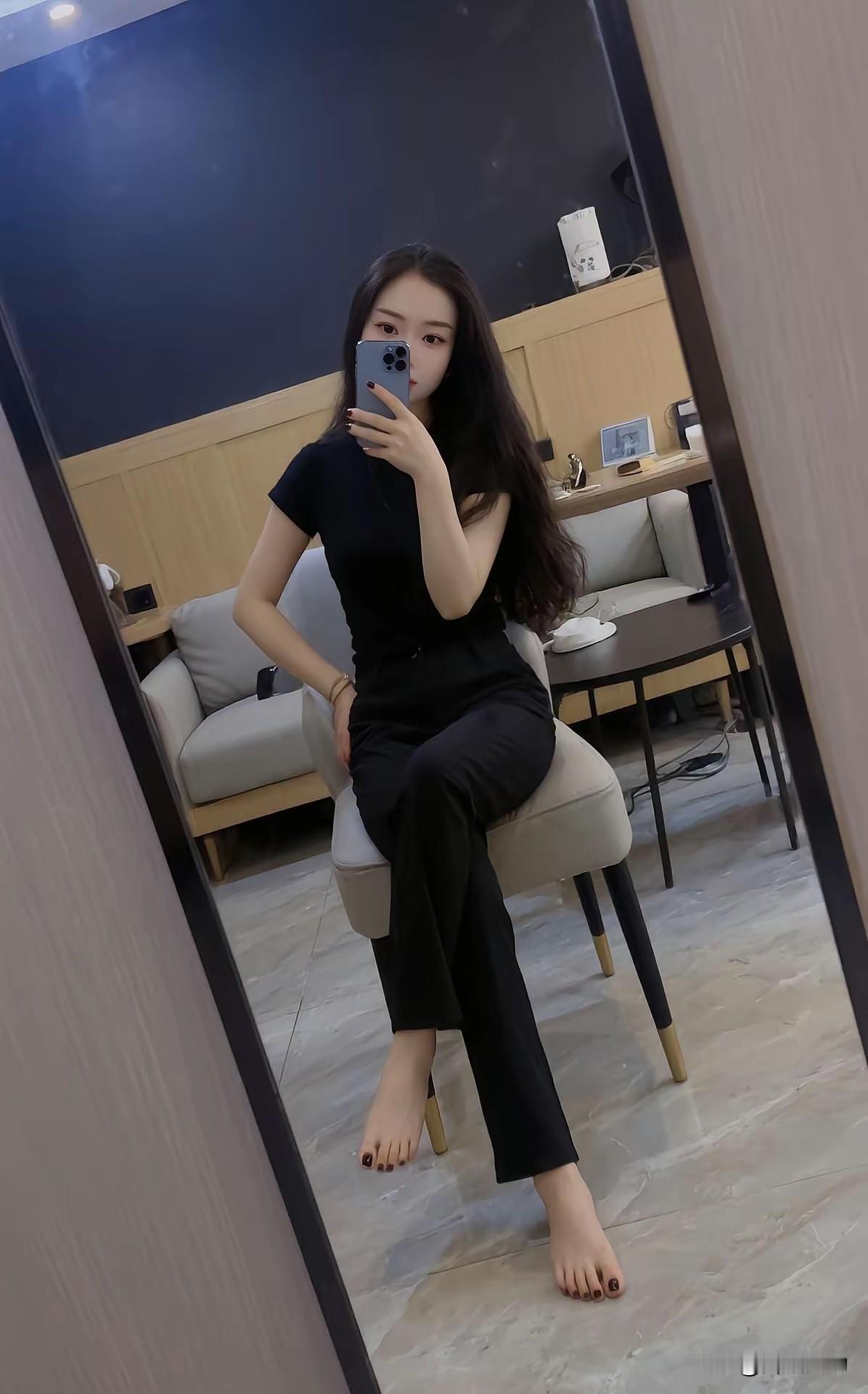 我想问一下：女人为何要打扮精致，这是工作需要还是与生俱来？如果是与生俱来？怎么大