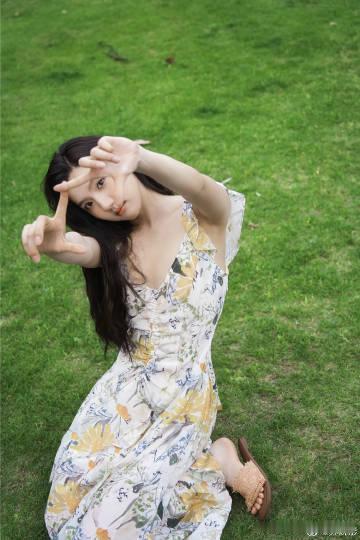 苏晓彤念相思开机路透 苏晓彤念相思女二 开机现场苏晓彤拿着红包笑得好甜，但路透里