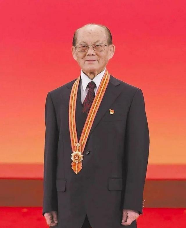 “美国条件更好，带着你的孩子移民美国吧！”这是我国医学专家吴天一前往美国与家人团