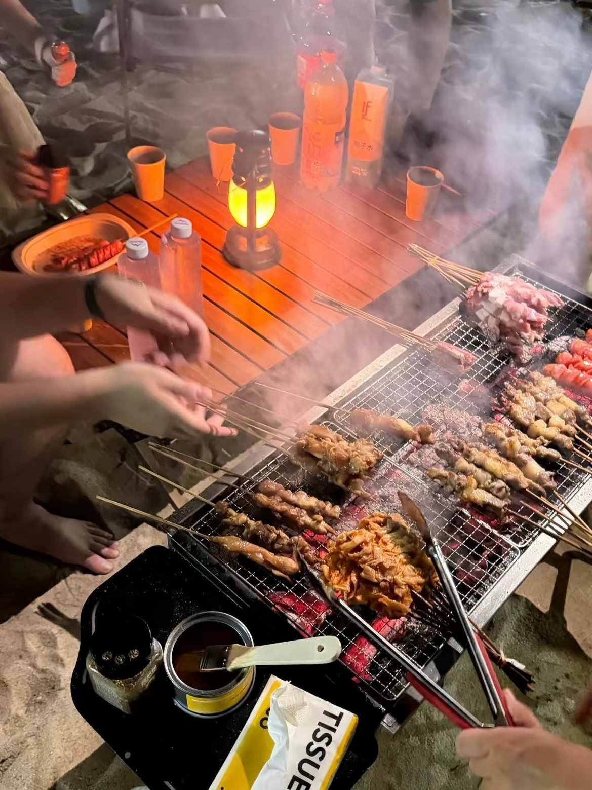 大家睡觉了吗？没睡觉的，一起喝酒，撸串[干杯]黄金[超话]黄金金价 ​​​