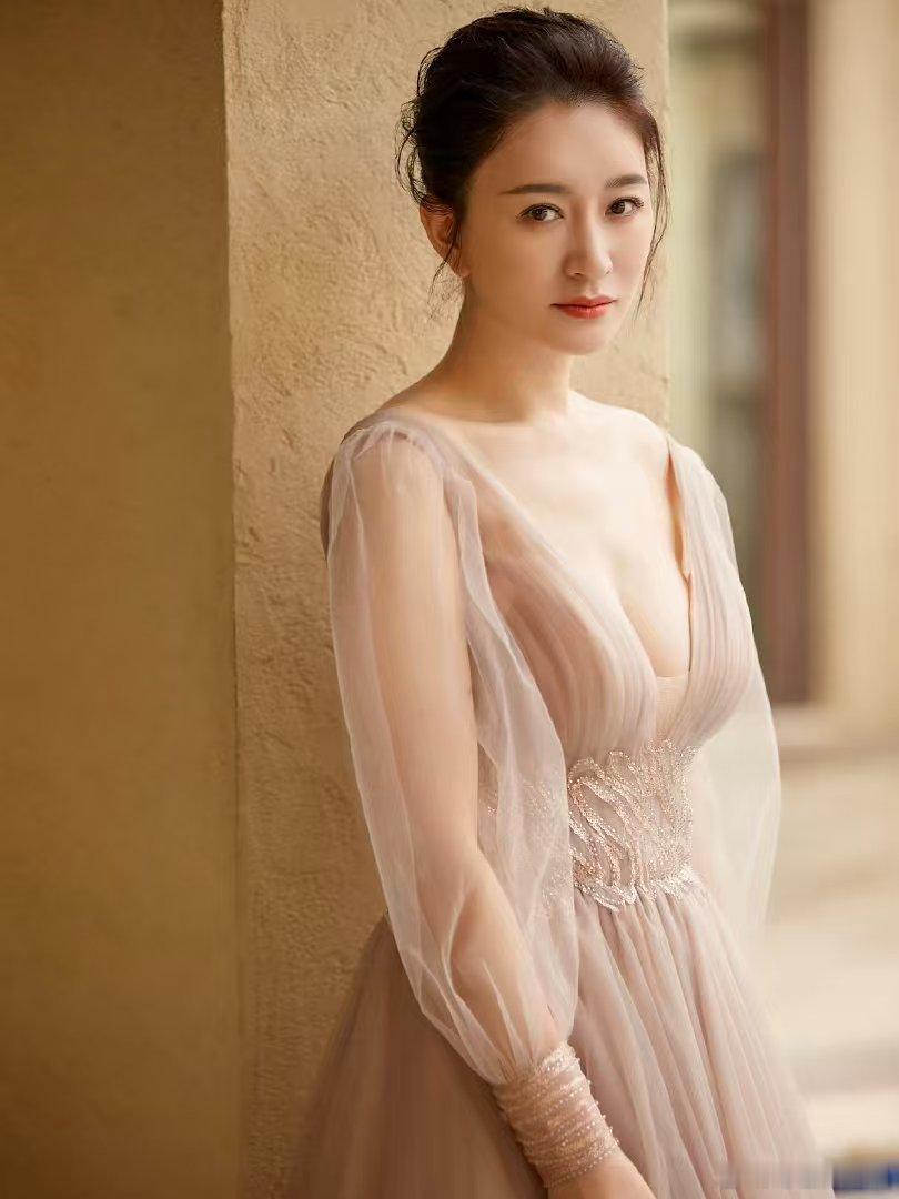 李小冉50岁正是超越自己的年纪 你好星期六 50岁的李小冉，不被年龄定义人生，在