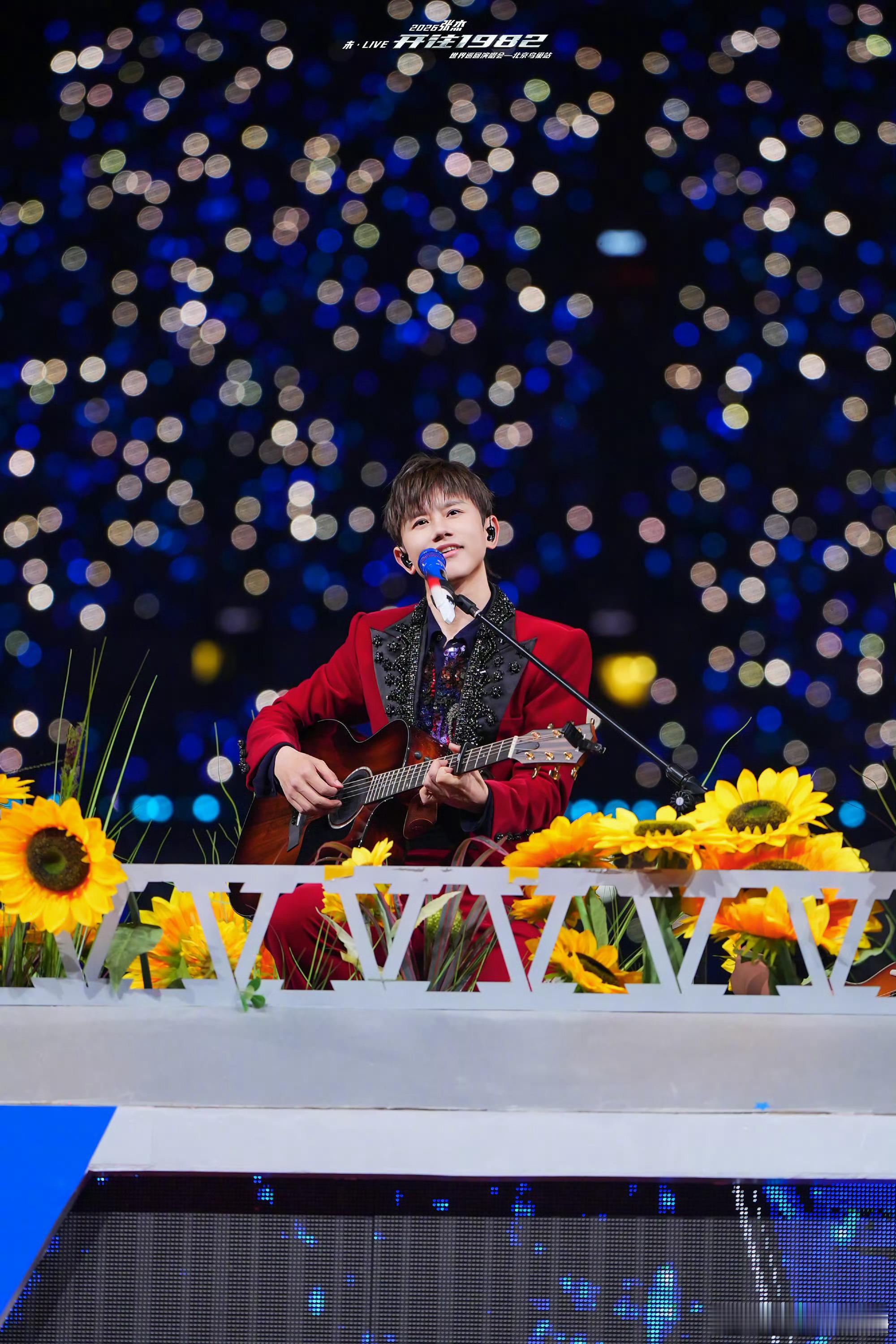 张杰鸟巢连开16场没有任何顾虑张杰在鸟巢24天内完成16场演出，成为全球首位单一