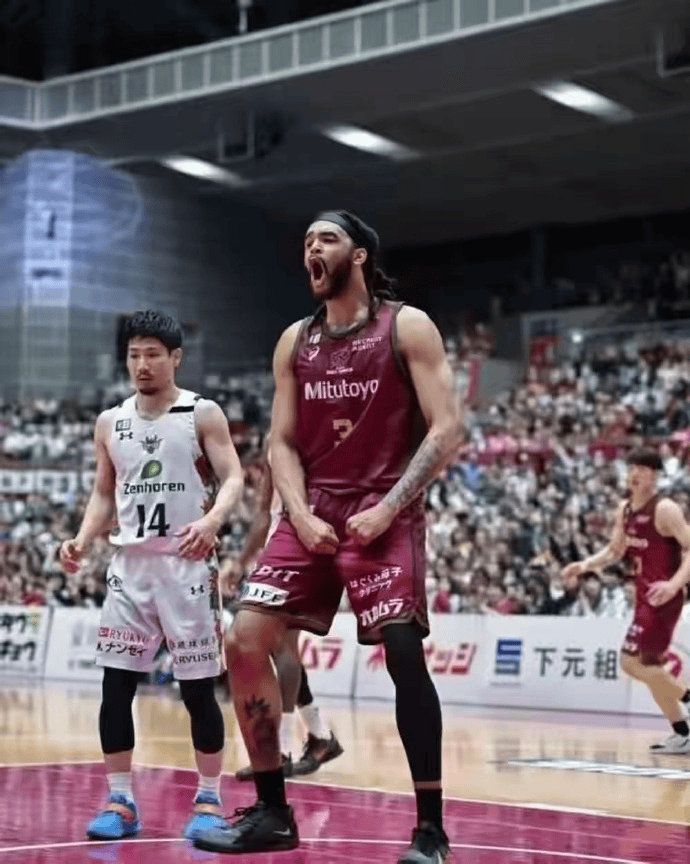 媒体人：外援琼斯8日落地济南，10日与山东男篮大部队会和