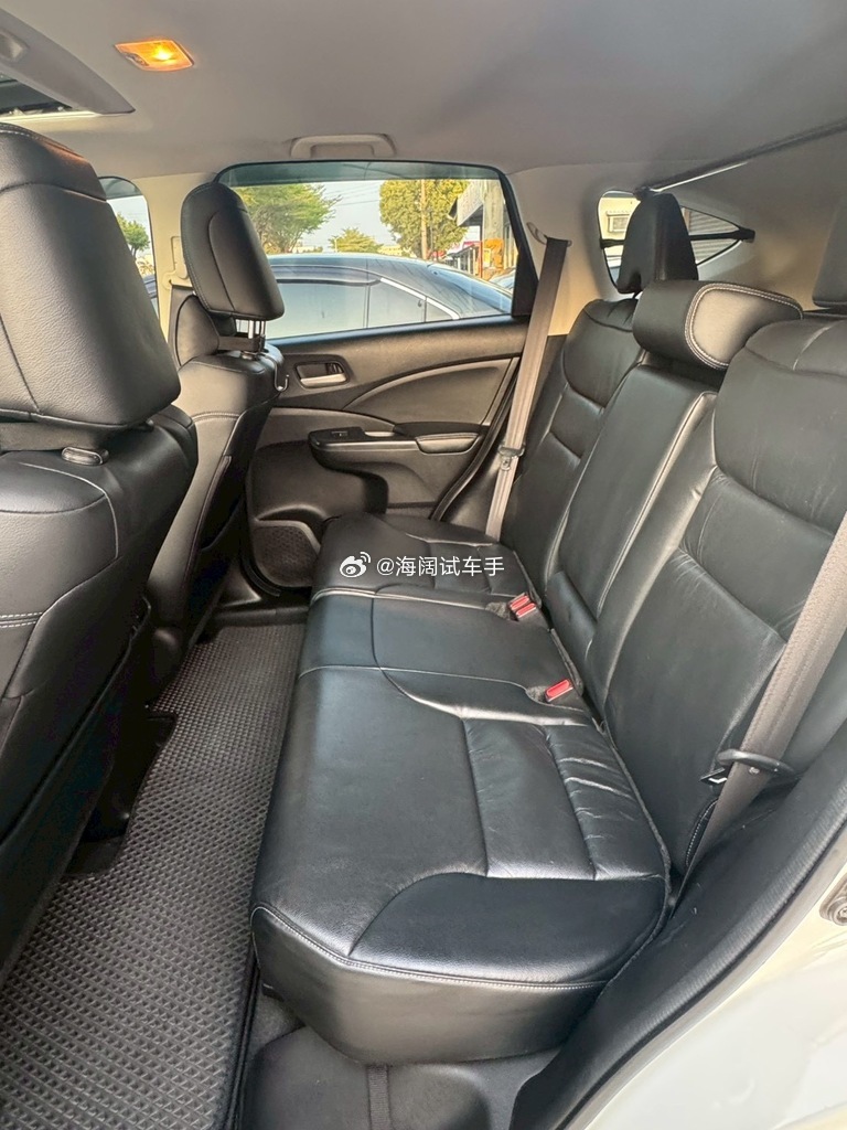 台湾省本田CRV，这是2015年上的牌，2.4+自动挡+前驱，跑了13.9万公里