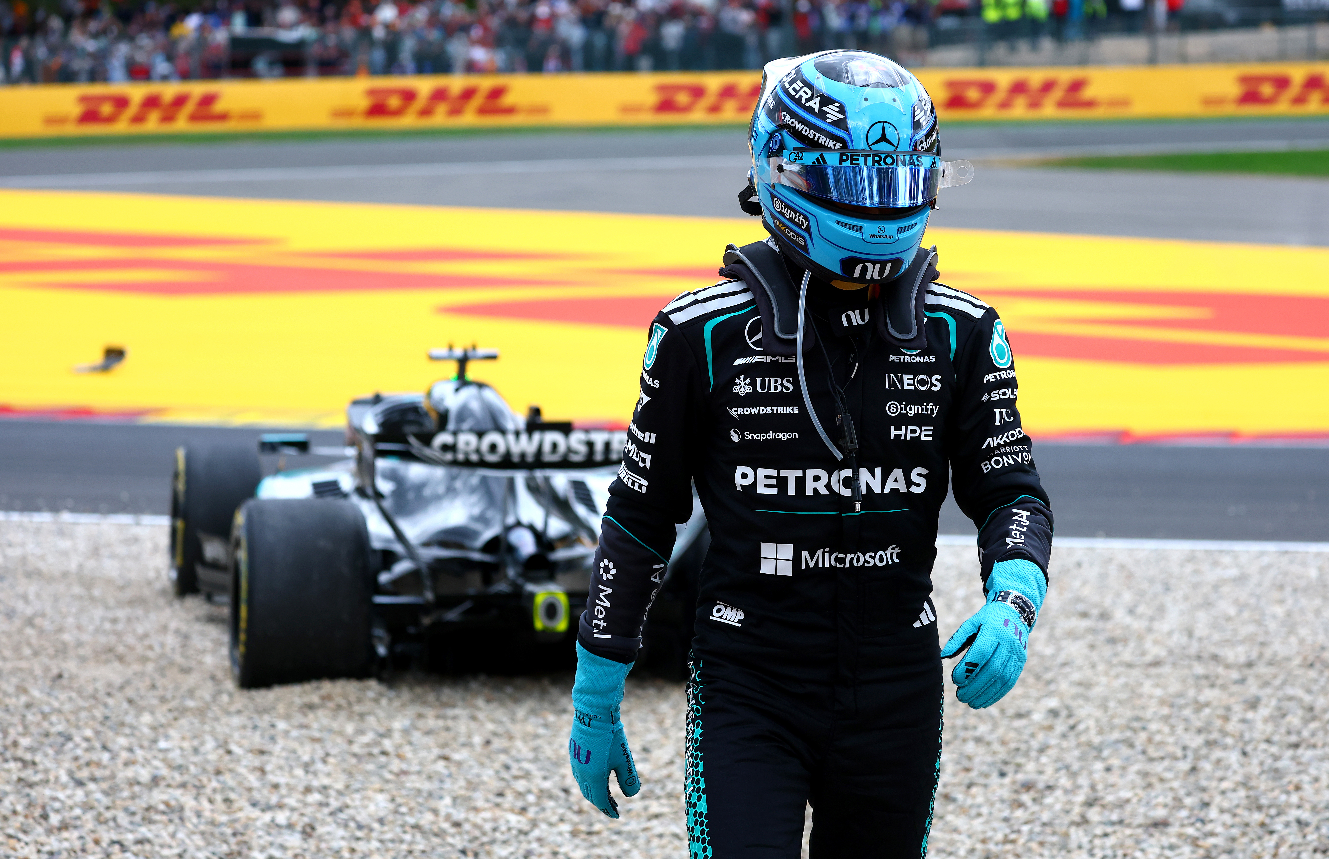 拉塞尔在退赛后面对Motorsport等媒体采访时说：“我起步不错。第一弯也做得
