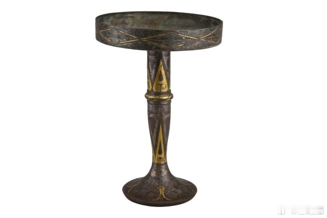 中国古代灯具图1：错金银蝉纹铜灯，战国，南京博物院藏图2：铜人擎灯，战国，湖北省