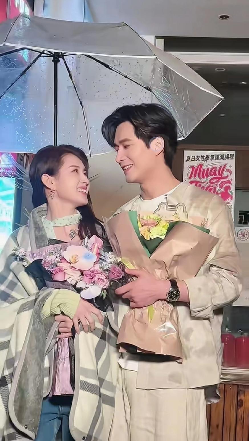 郭宇欣和王皓祯三搭的《好雨知时节》杀青啦！现场氛围真好，他俩手牵手的眼神互动真的