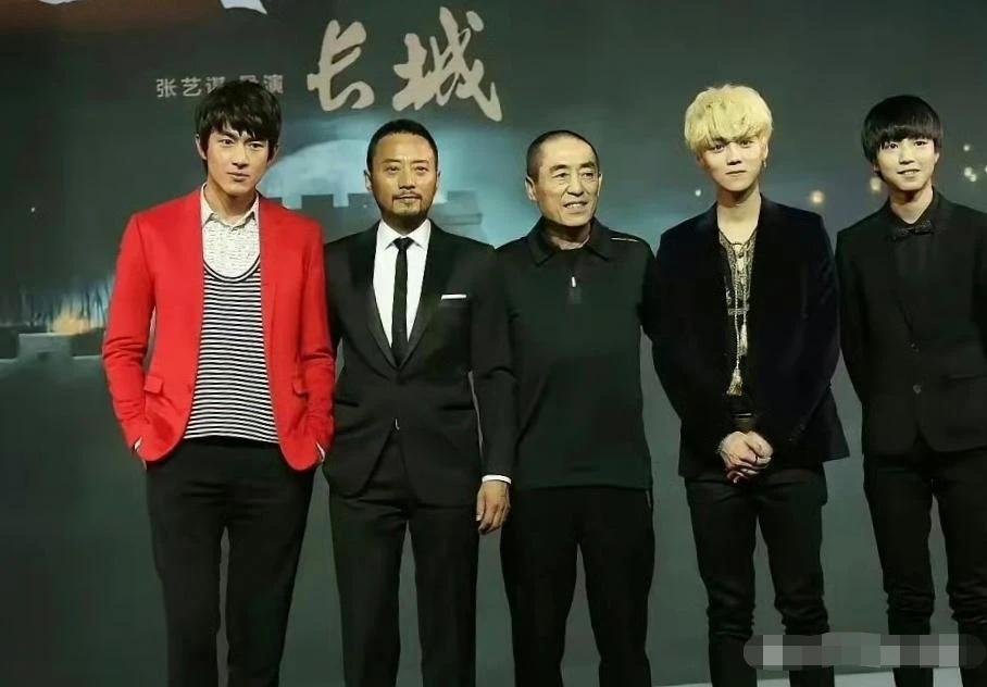 没想到早期的林更新其实挺土的。无论是造型还是穿搭，除了单调就剩土了。但这哥们的颜